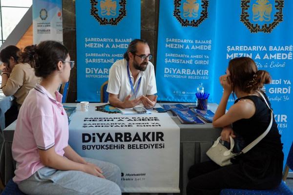 Diyarbakır'da üniversite adaylarına ücretsiz tercih desteği