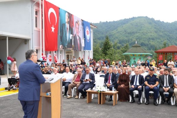 Sürmene’de Kahraman Mahallesi Millet Bahçesi hizmete açıldı<
