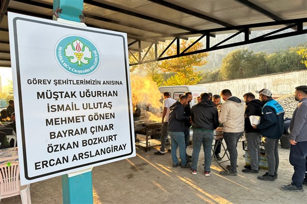 Büyükşehir, vefat eden çalışanlarını andı<