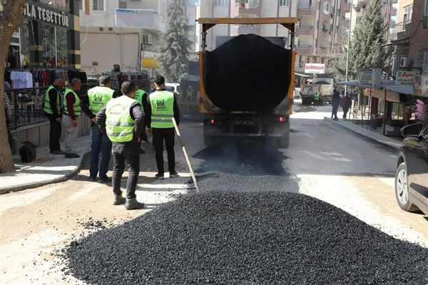 Mardin Büyükşehir Belediyesi yetkilileri yol çalışmalarını inceledi<