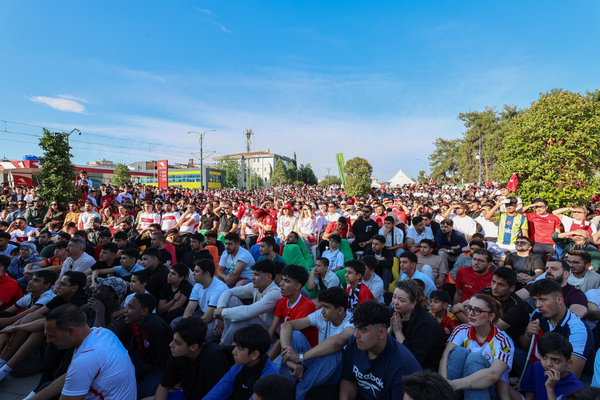 Gaziantep'te milli heyecan üniversite meydanı’nda yaşandı