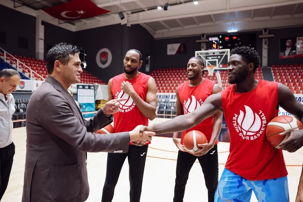 Acar’dan Petkim Spor’a Anadolu Efes maçı öncesi destek