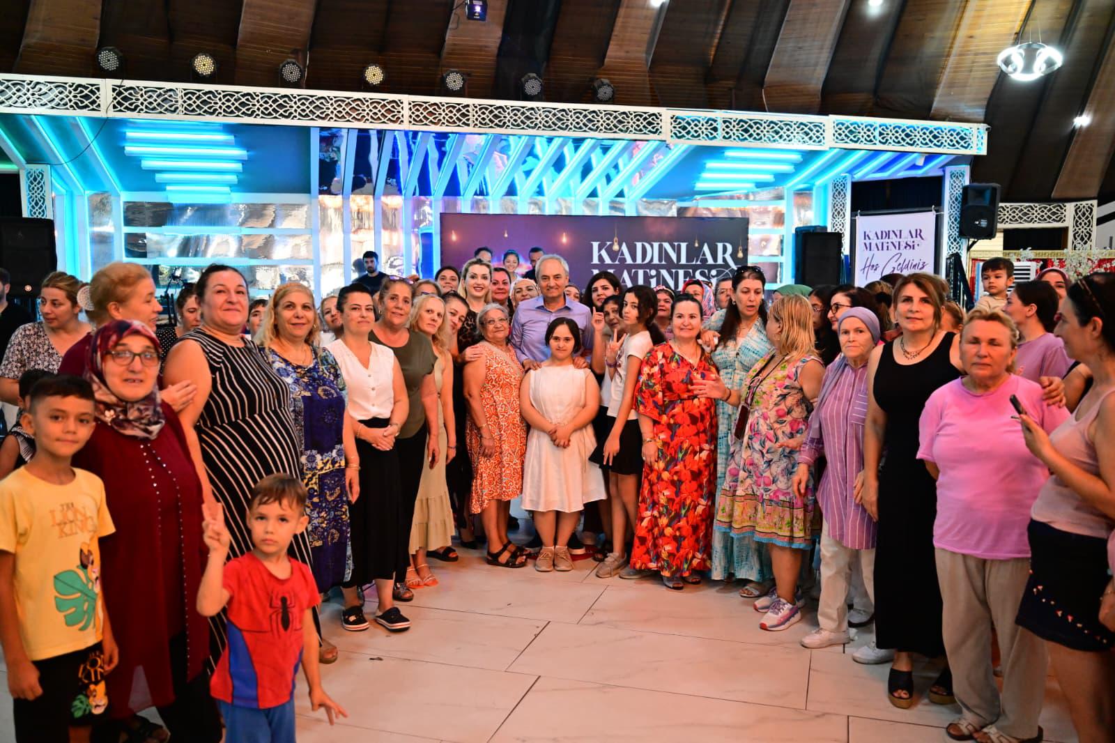 Başkan Kocagöz, kadınların matine coşkusuna ortak oldu