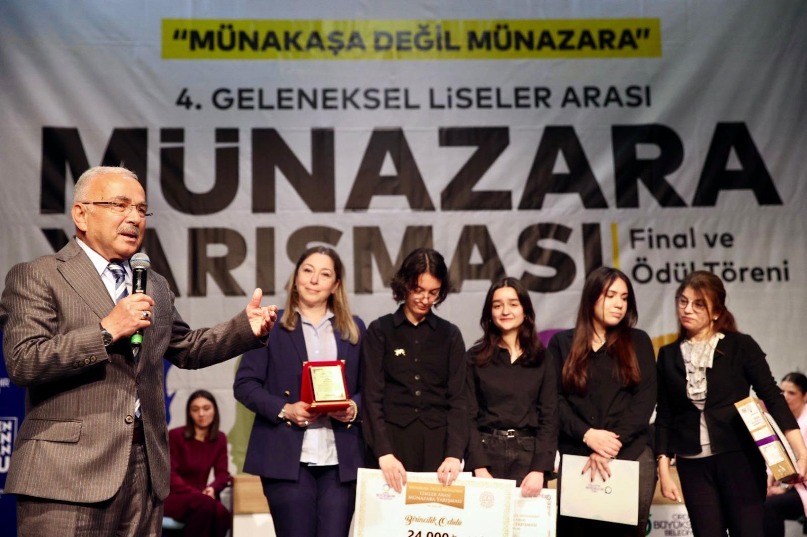 Münazara yarışmasının şampiyonu Ordu Fen Lisesi oldu<