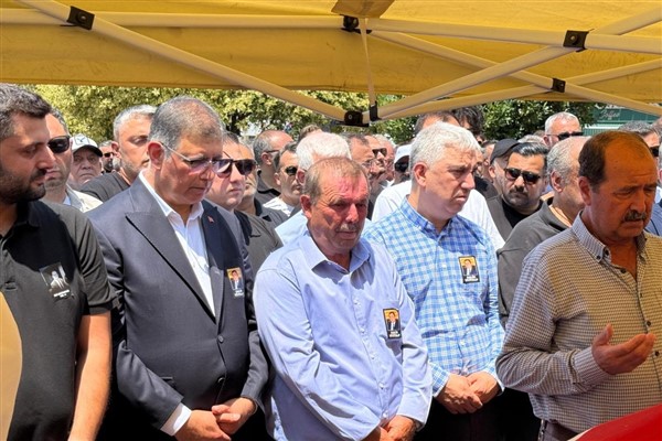 Başkan Tugay, Salih Yiyitalp'in cenaze törenine katıldı<