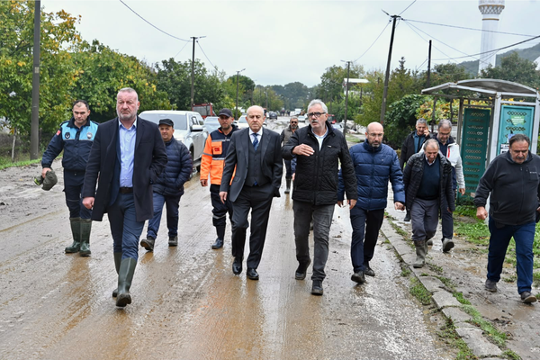 Karacabey’de sağanak sonrası ekipler seferber oldu<