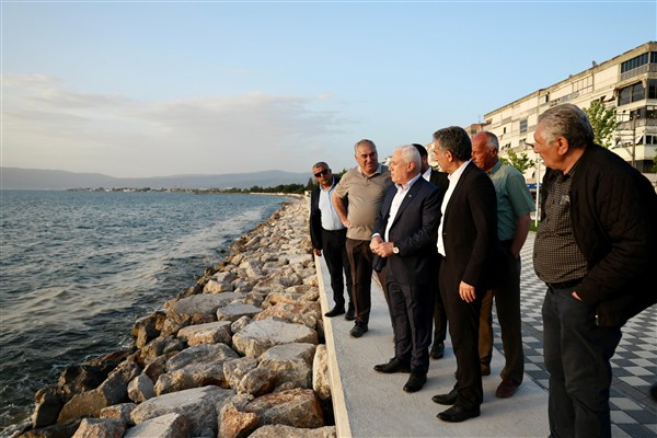 Başkan Bozbey’den Kurşunlu sahil yoluna otopark müjdesi