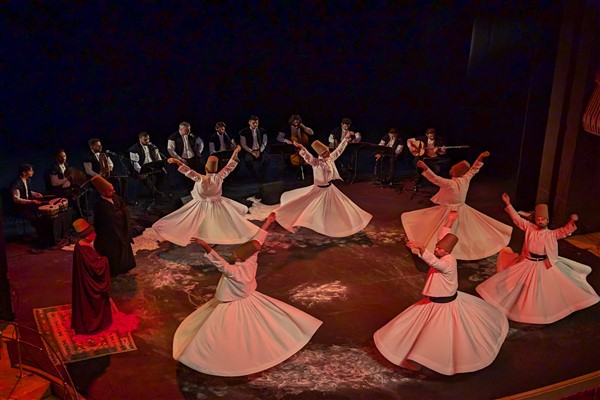Türk Tasavvuf Musikisi ve Sema Topluluğu, İngiltere'de sahne aldı<