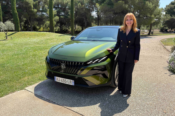 Yeni Peugeot 408 yenilenen yüzü ve hibrit motoruyla Türkiye'de