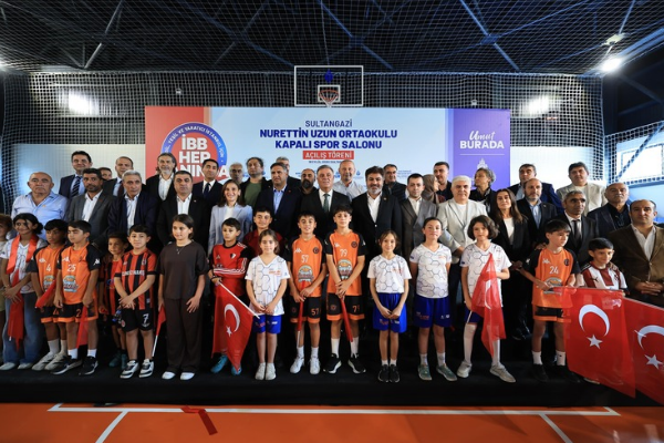 Sultangazi’de okulun kapalı spor salonu yenilendi