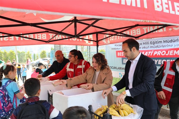 Beslenme Saati Projesi bu sabah Gültepe ve Yenimahalle’de devam etti <