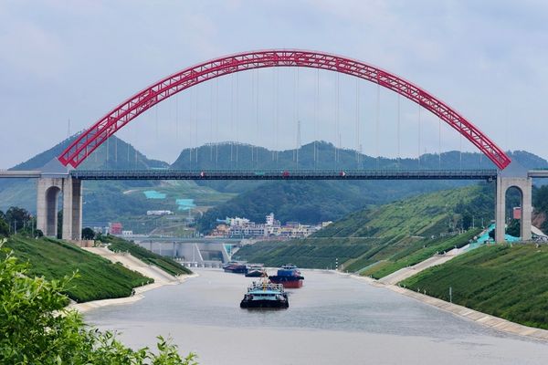 Çin’de dünya rekorlarına sahip Pinglu Kanalı hizmete girdi<