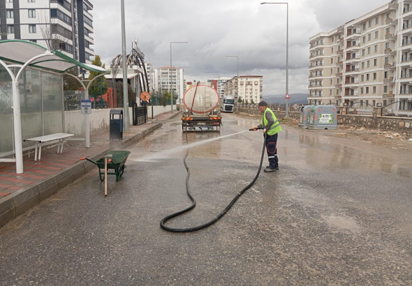 Siirt'te kent genelinde temizlik çalışmaları gerçekleştiriliyor