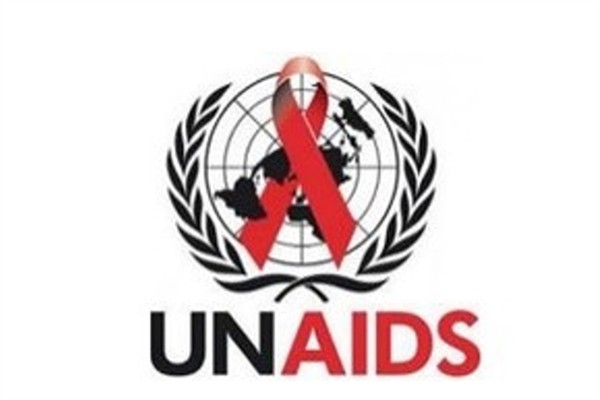  Ülkeler katı yasalar getirirken, yüksek riskli HIV grupları rekor düzeyde suçlu sayılıyor<