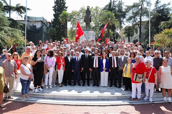 CHP Bursa İl Başkanlığı'ndan coşkulu 30 Ağustos kutlaması