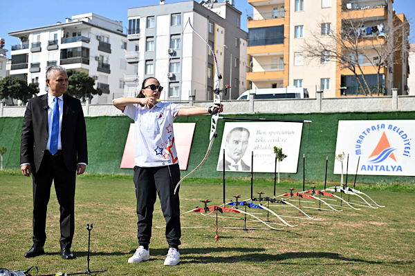 Muratpaşa'da 24 branşta spor okulları başladı<