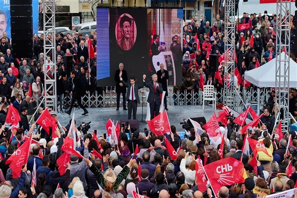 Başkan Yavaş Seyranbağları'nda vatandaşlarla buluştu <