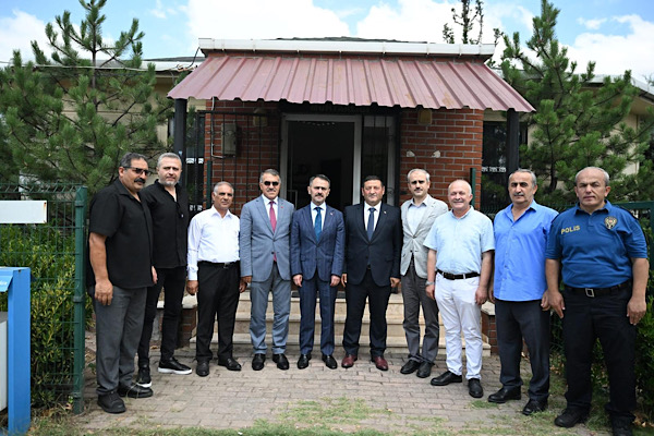  Vali Aktaş, Çayırova Muhtarlar Derneği'ni ziyaret etti