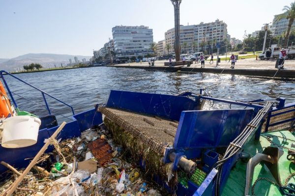 İzmir Körfezi’nden 1,2 milyon ton dip çamuru çıkarıldı<