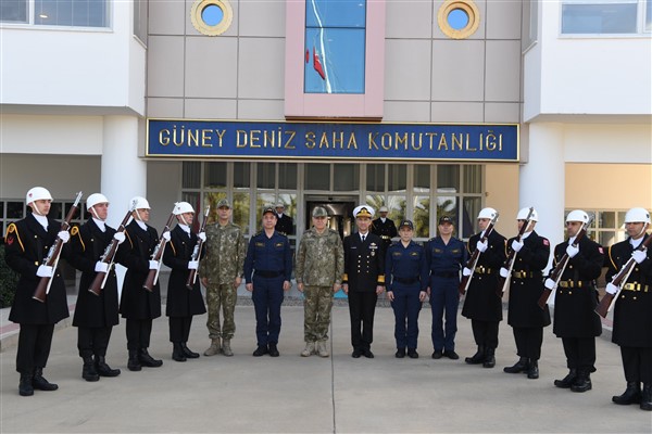 Genelkurmay Başkanı Gürak, Deniz Komutanlıklarında incelemelerde bulundu