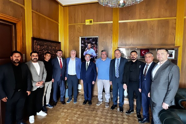 Şanlıurfaspor’dan TBMM Başkanvekili Bozdağ’a ziyaret <