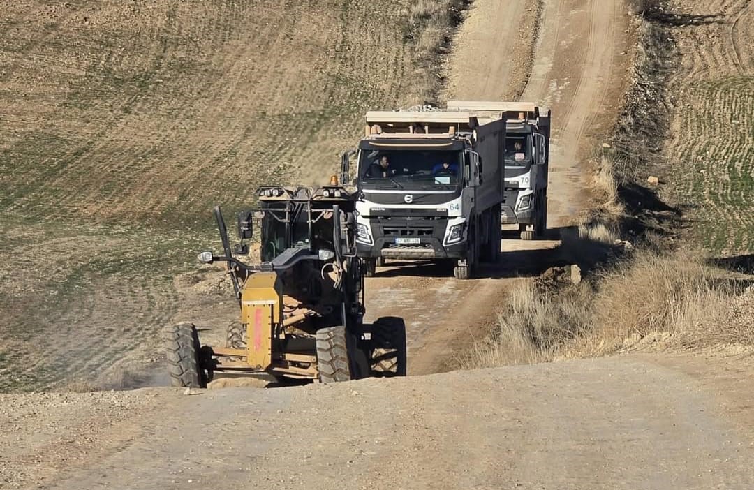 Mardin Mazıdağı Belediyesi, yol çalışmalarına devam ediyor<