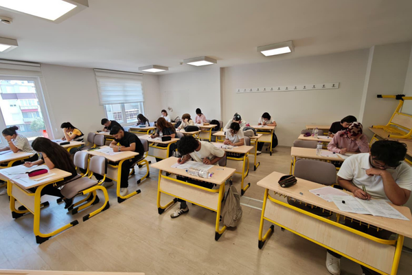 Kepez'de YKS adaylarına ücretsiz deneme sınavı desteği sağlanıyor<
