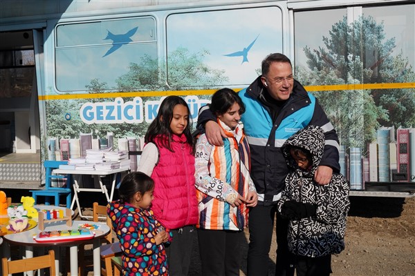 Beylikdüzü Belediyesi, çadır kentte çocuklar için yaşam merkezi kurdu
