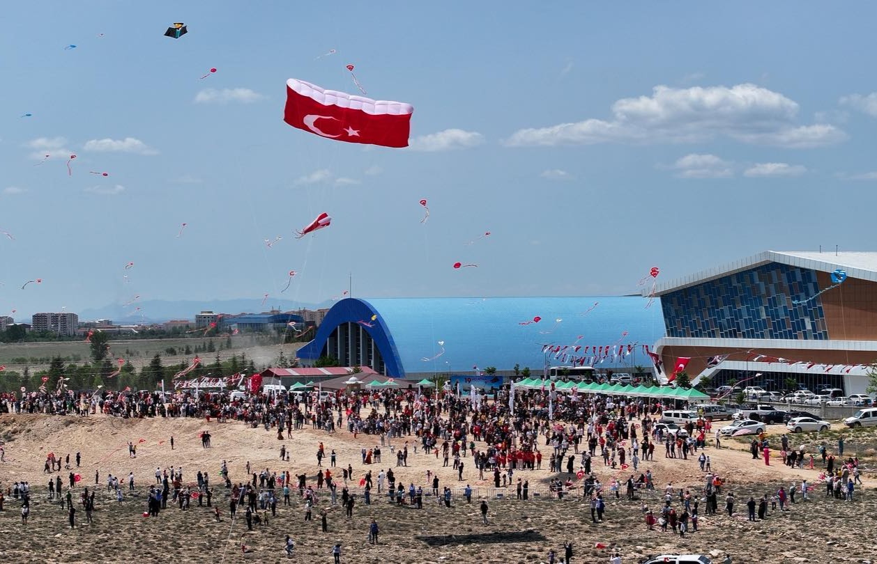 Niğde'de uçurtma şenliği yapıldı