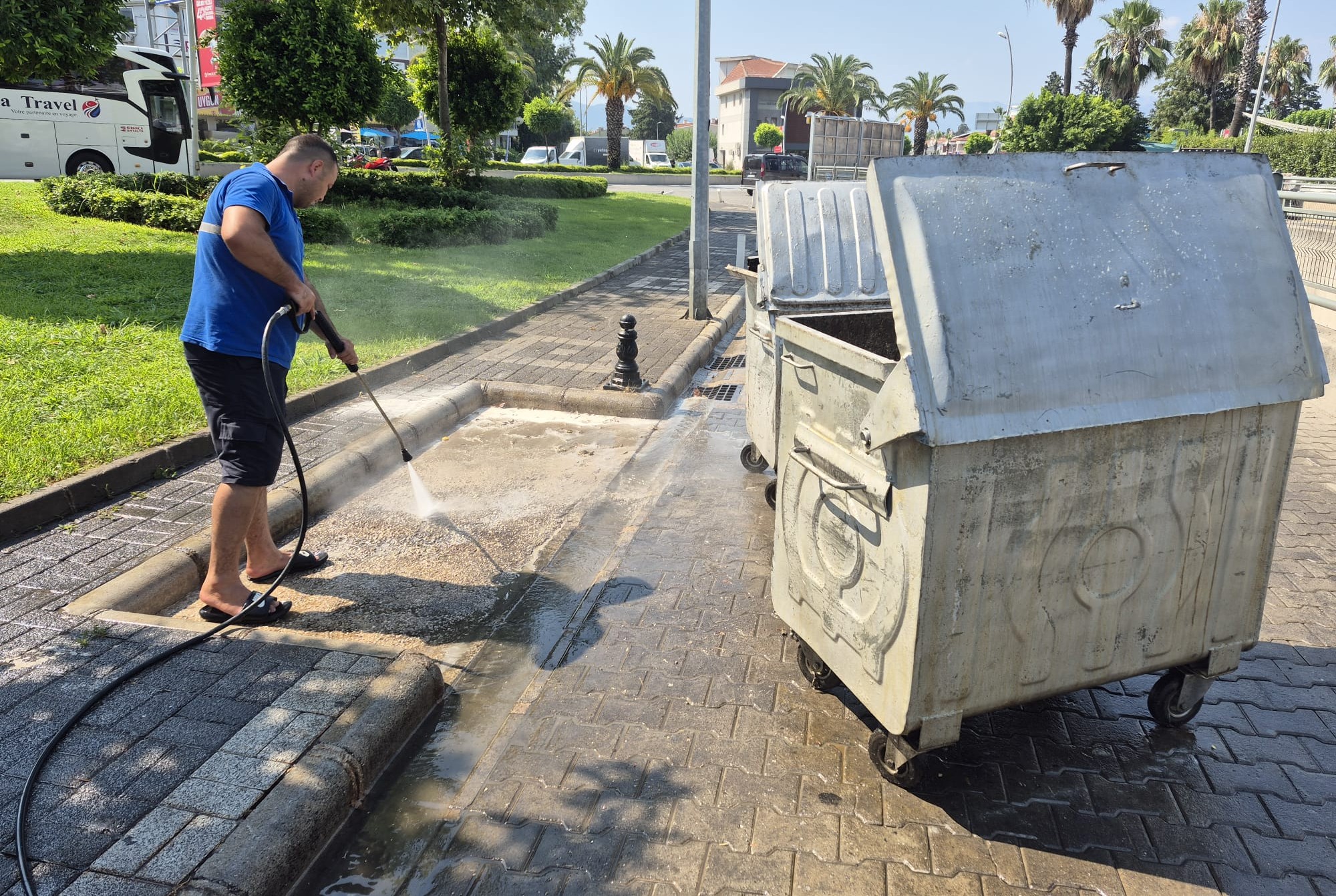 Marmaris Belediyesi'nden kötü koku ve görüntüye önlem