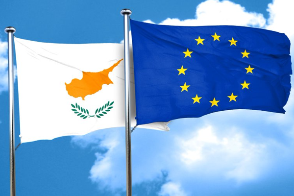 Kıbrıs, AB dönem başkanlığını üstlenirken üst düzey yolsuzluk iddialarıyla sarsılıyor<