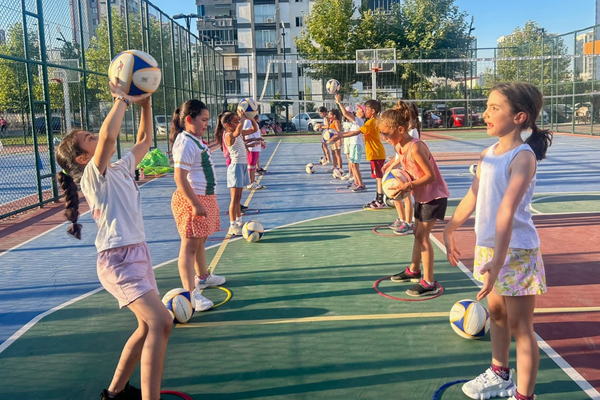 Kayapınar Belediyesi yaz spor kurslarında 2 bin 120 öğrenciyi ağırladı<