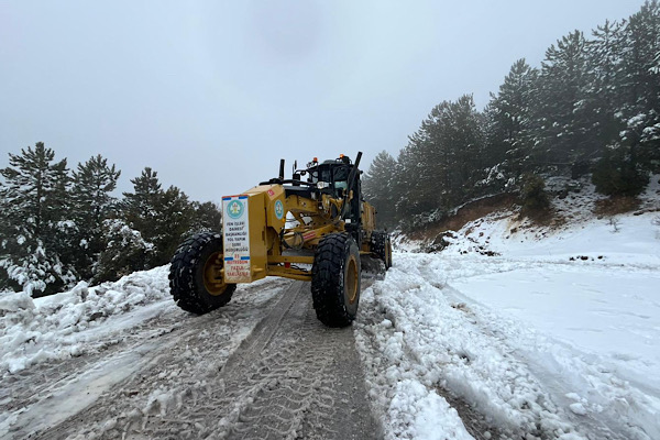 Manisa Spil Dağı’nda kar mesaisi gerçekleştirildi<