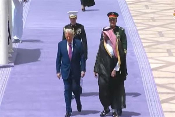 Trump, Orta Doğu seyahatini başlatmak için Suudi Arabistan'a geldi<