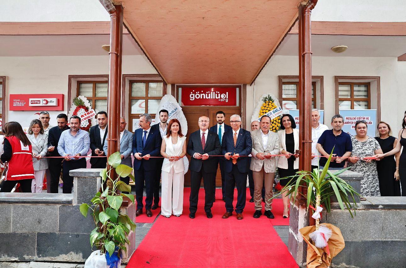 Vali Köşger, Türk Kızılay Sarıçam Şubesinin açılışını yaptı<