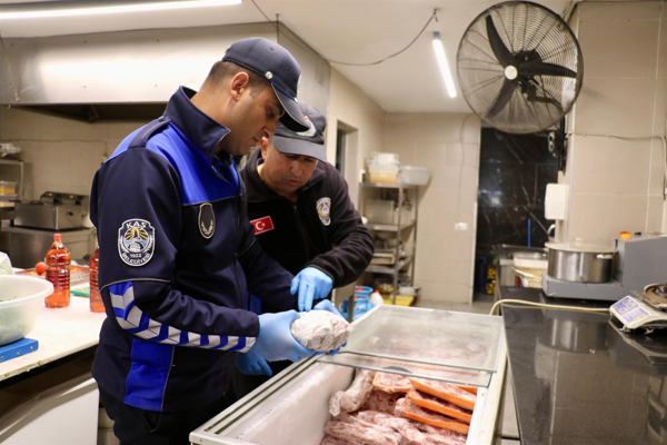 Kaş’ta zabıta ekiplerinden eş zamanlı denetim<