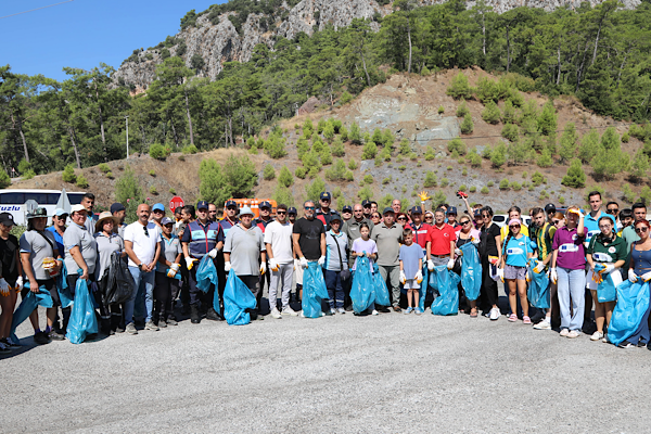 Marmaris’te doğa ve çevre temizliği etkinliği<