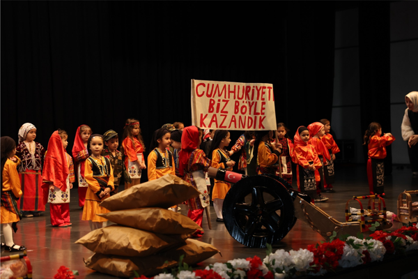 Çayırova’da çocuk kulüplerinde Cumhuriyet Bayramı coşkusu<