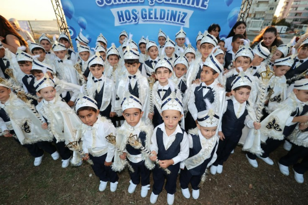 Küçükçekmece’de 151 çocuğun katılımıyla toplu sünnet şöleni düzenlendi
