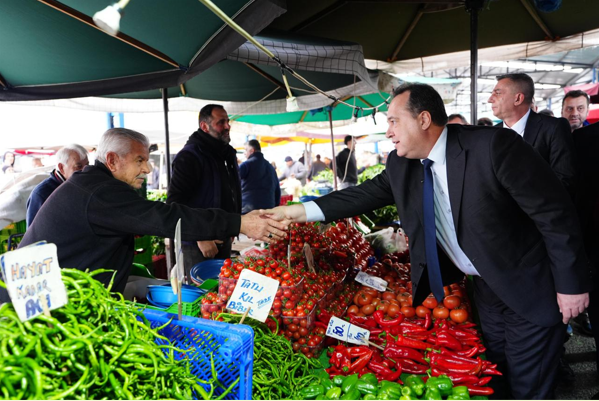 Başkan Dutlulu, Perşembe Pazarı esnafını ziyaret etti