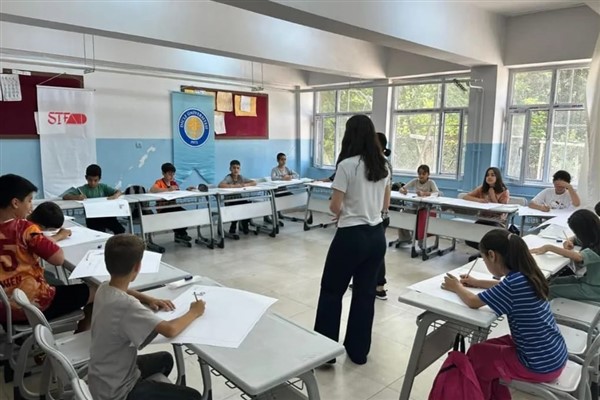 Dicle Üniversitesi, köy okullarında yetenek avına devam ediyor<