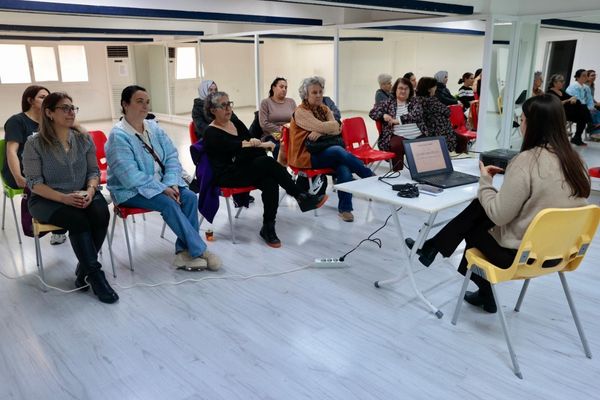 Konak’ta bağımlılıkla mücadele eğitimleri sürüyor