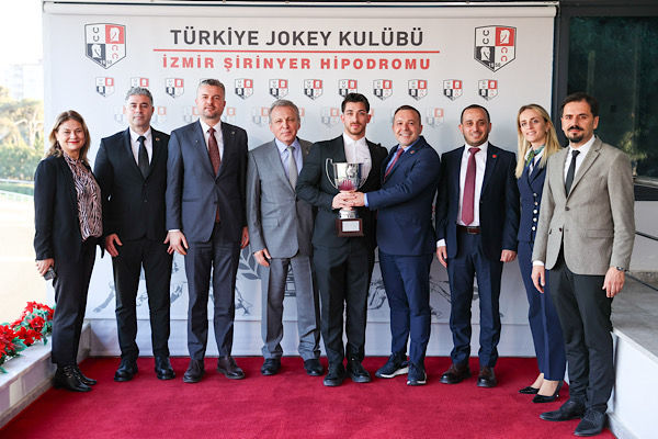 Buca Belediye Başkanlığı Koşusu’nu Önderbeyim birincilikle tamamladı