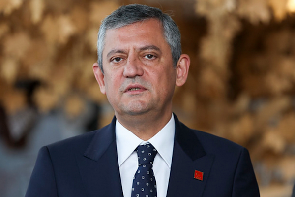 Özel, Barselona’daki Küresel İlerici Seferberlik Toplantısında görüşmeler gerçekleştirdi<