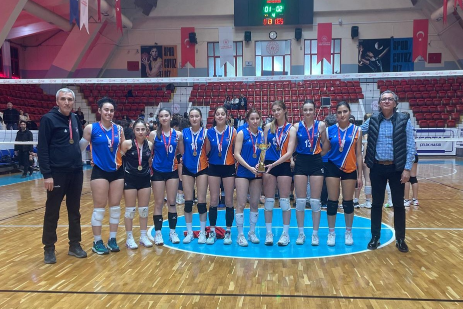 Adana Genç Kadınlar Voleybol Takımı, şampiyon oldu