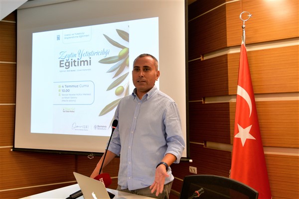 Bornova’da zeytin üreticilerine yönelik eğitim<