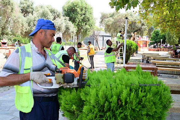 Söke’de parkta çevre düzenleme ve peyzaj çalışması yapıldı<