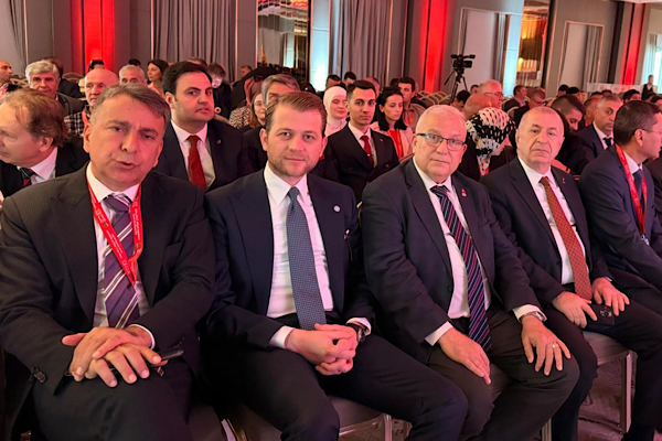Özdağ ve Zafer Partisi heyeti Üsküp’te kongreye katıldı<