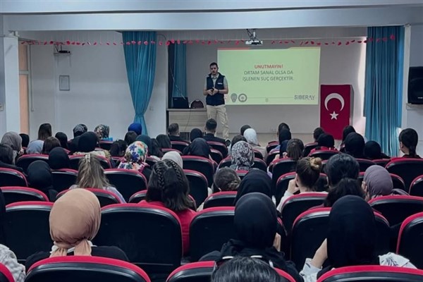 Bitlis'te vatandaşlara güvenli internet ve KADES eğitimi verildi