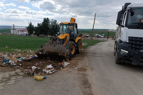 Silvan'da moloz temizliği devam ediyor